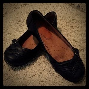 Yuu Black slip on shoes